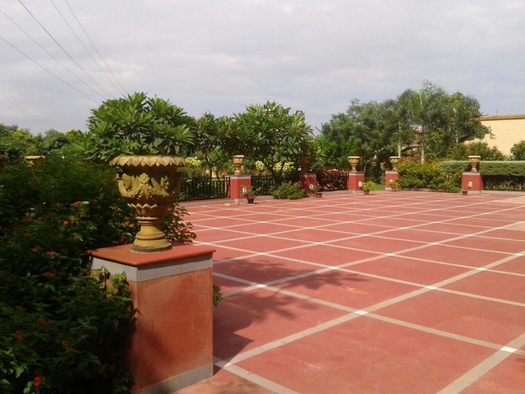 La Franklin Hotel Bhubaneswar Dış mekan fotoğraf