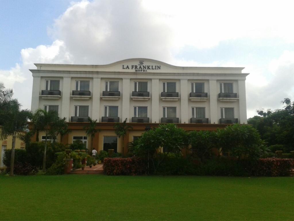 La Franklin Hotel Bhubaneswar Dış mekan fotoğraf