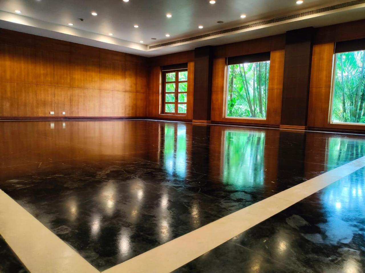 La Franklin Hotel Bhubaneswar Dış mekan fotoğraf