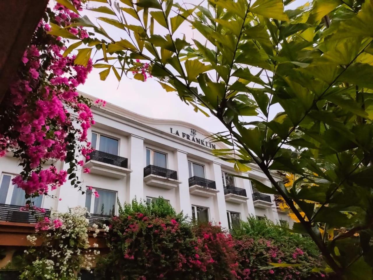La Franklin Hotel Bhubaneswar Dış mekan fotoğraf