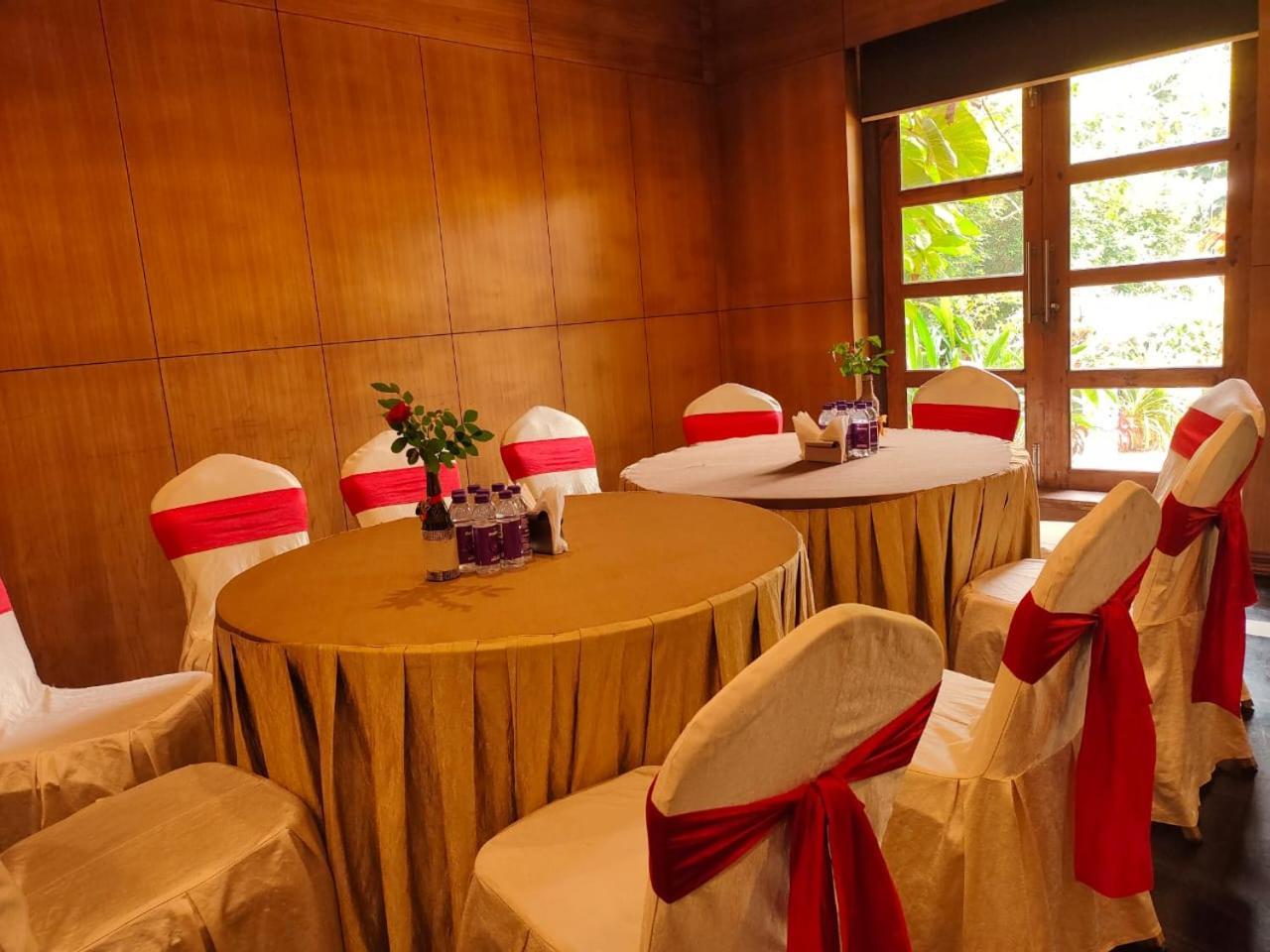 La Franklin Hotel Bhubaneswar Dış mekan fotoğraf