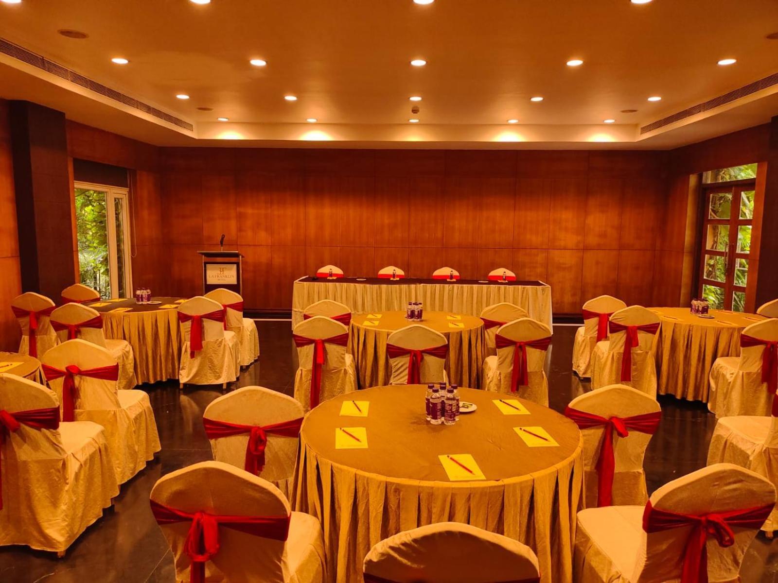 La Franklin Hotel Bhubaneswar Dış mekan fotoğraf