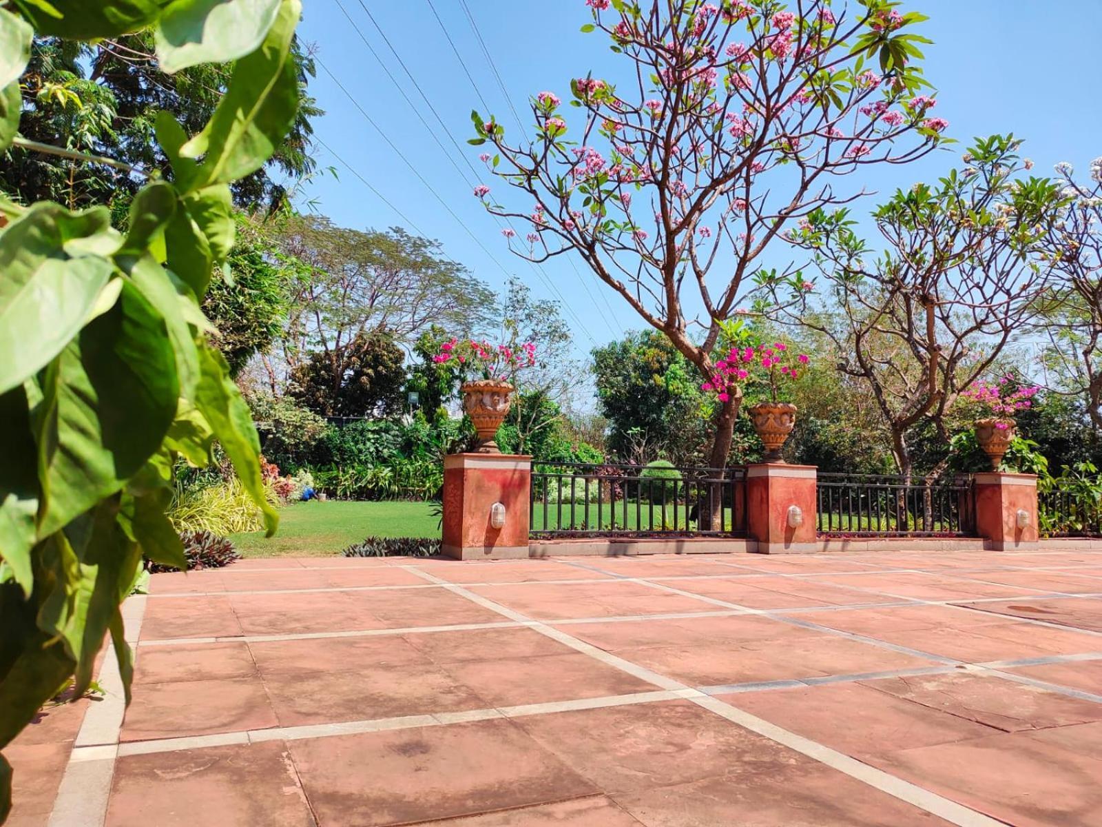 La Franklin Hotel Bhubaneswar Dış mekan fotoğraf