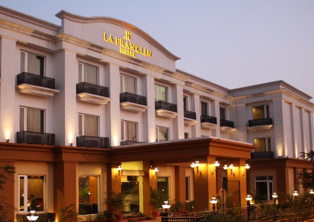 La Franklin Hotel Bhubaneswar Dış mekan fotoğraf